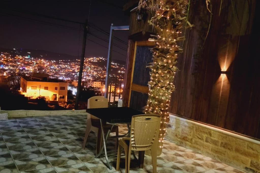 Atoom Lodge Jarash Exterior photo