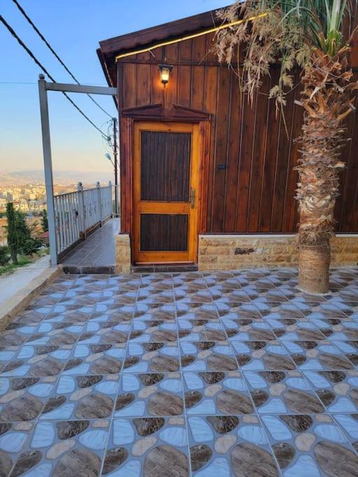Atoom Lodge Jarash Exterior photo